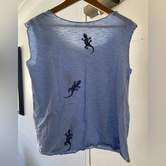 Nirmala light blue gecko muscle shirt - Picture 2 of 3